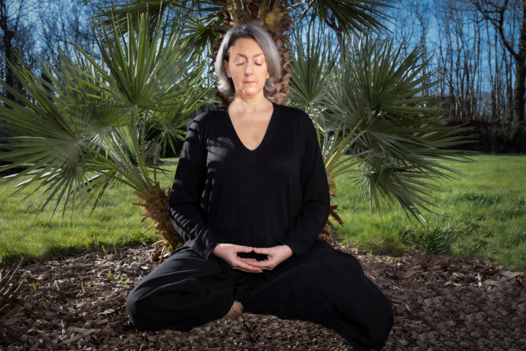 Zohar Roffé en posture de méditation